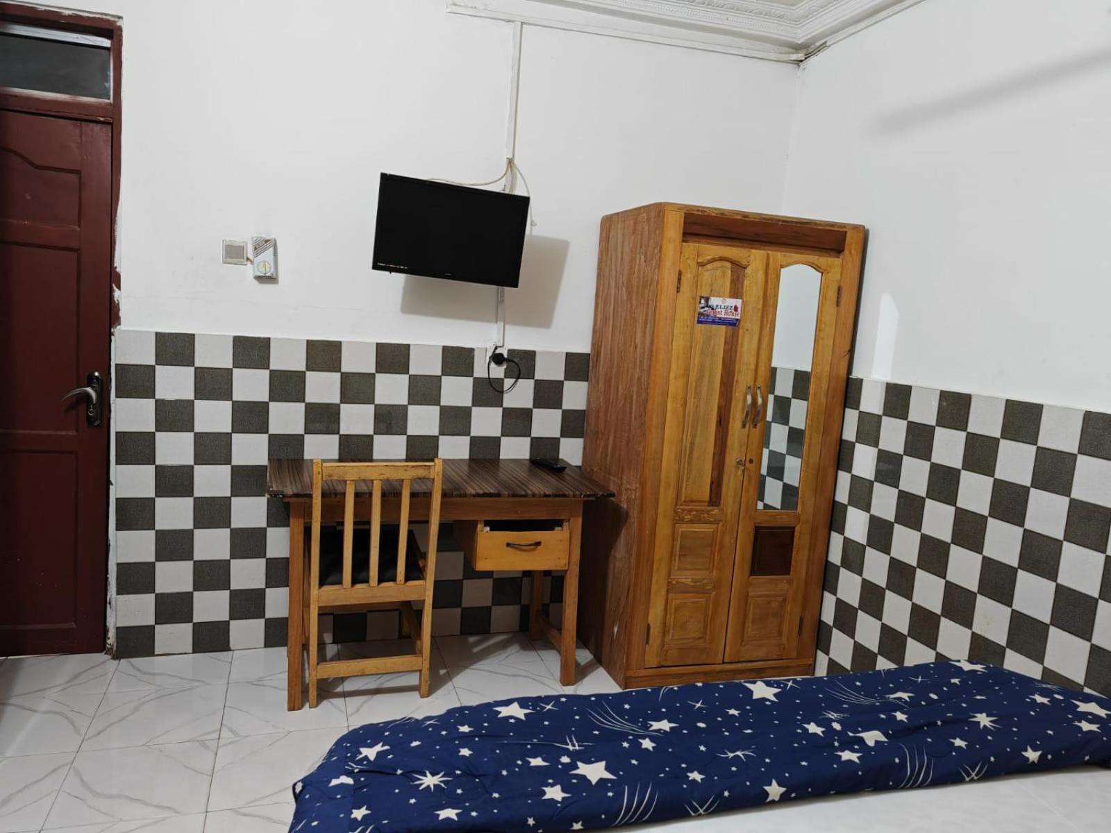 Elizz Guest House Janman Bagian luar foto